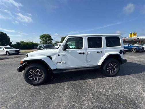 2025 Jeep Wrangler 4-Door Sahara 4x4