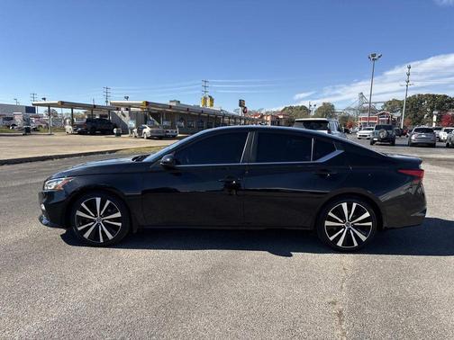 2020 Nissan Altima SR FWD