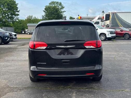 2023 Chrysler Voyager LX