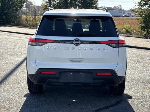2025 Nissan Pathfinder SV FWD