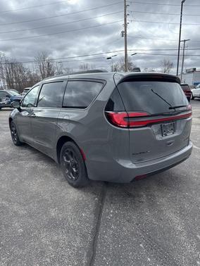 2025 Chrysler Pacifica Hybrid Premium S Appearance Pkg