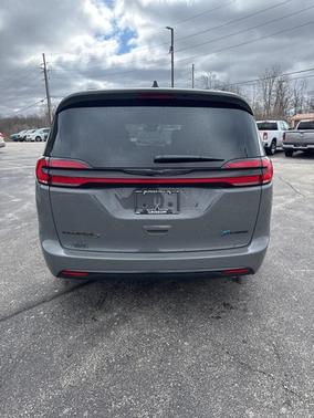 2025 Chrysler Pacifica Hybrid Premium S Appearance Pkg