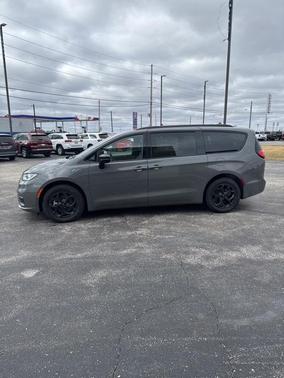 2025 Chrysler Pacifica Hybrid Premium S Appearance Pkg
