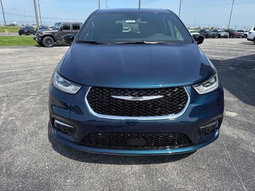 2025 Chrysler Pacifica L