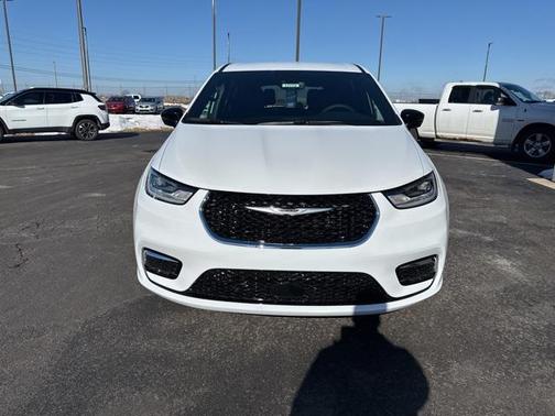 2026 Chrysler Pacifica L