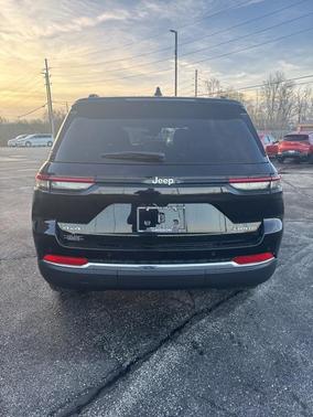 2025 Jeep Grand Cherokee Laredo