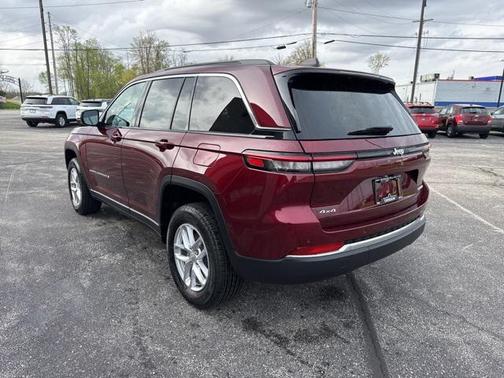 2025 Jeep Grand Cherokee Laredo