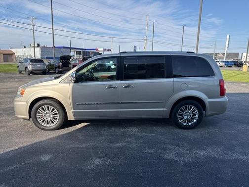 2013 Chrysler Town & Country Limited
