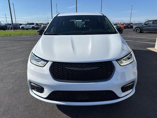 2026 Chrysler Pacifica L