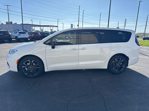 2026 Chrysler Pacifica L