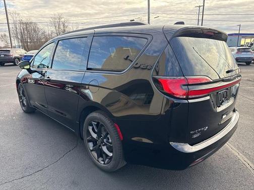 2026 Chrysler Pacifica L