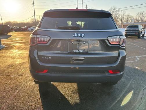 2022 Jeep Compass Latitude Lux