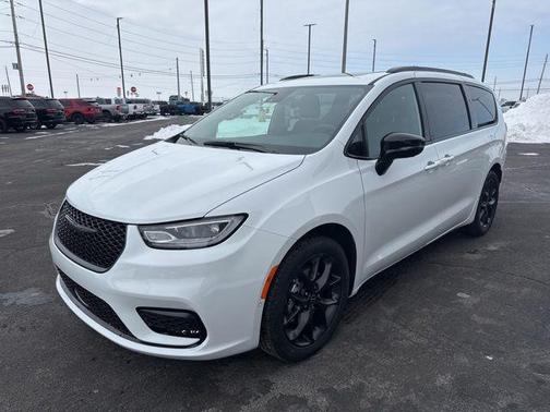 2026 Chrysler Pacifica L