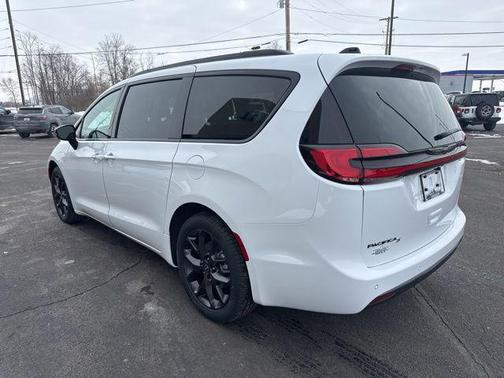 2026 Chrysler Pacifica L