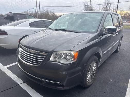 2016 Chrysler Town & Country Touring-L