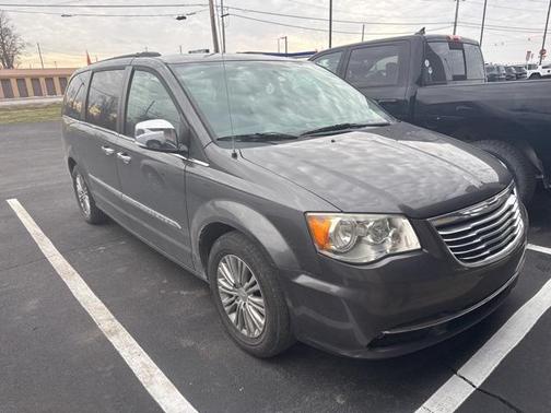 2016 Chrysler Town & Country Touring-L