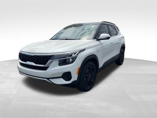 Snow White Pearl 2023 Kia Seltos S