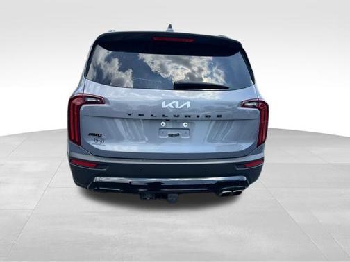 Silver 2022 Kia Telluride SX