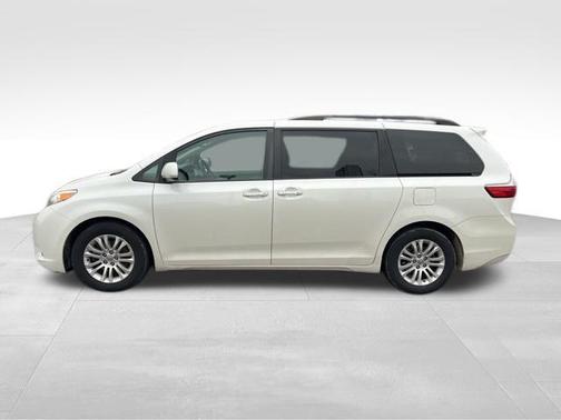2016 Toyota Sienna XLE