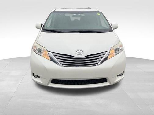 2016 Toyota Sienna XLE