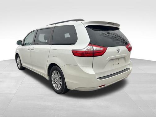 2016 Toyota Sienna XLE
