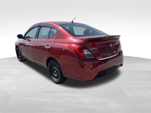 Cayenne Red 2016 Nissan Versa 1.6 SV