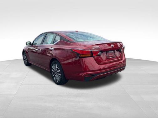 Scarlet 2025 Nissan Altima 2.5 SV