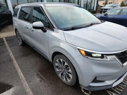 2024 Kia Carnival EX
