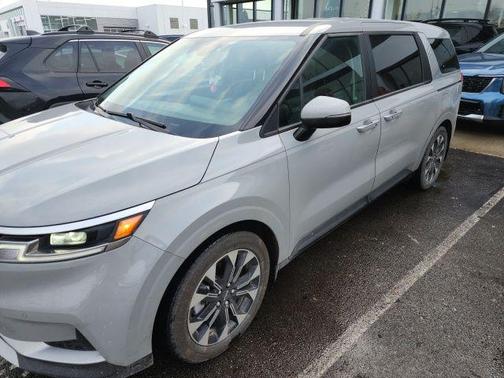 2024 Kia Carnival EX