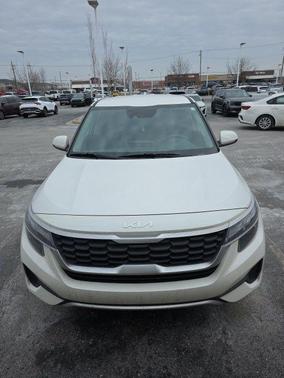 Snow White Pearl 2023 Kia Seltos LX