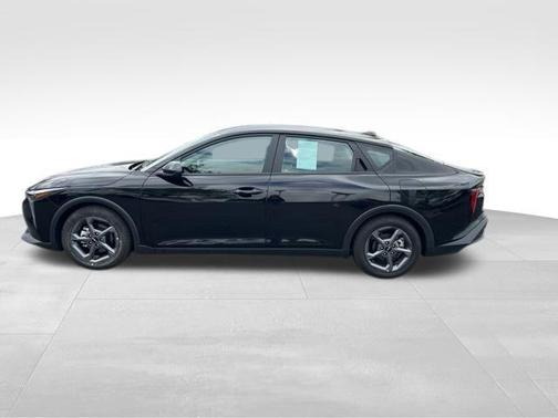 Aurora Black 2025 Kia K4 LXS