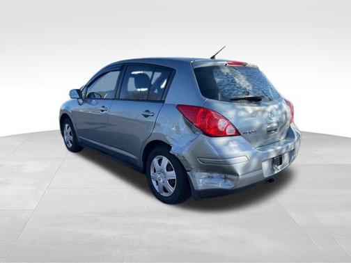 2011 Nissan Versa 1.8 S