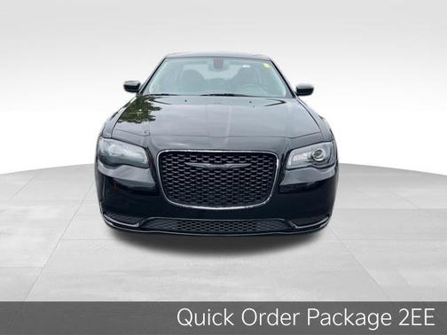 2022 Chrysler 300 Touring