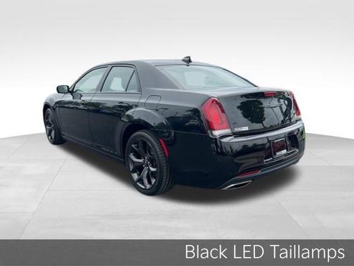 2022 Chrysler 300 Touring
