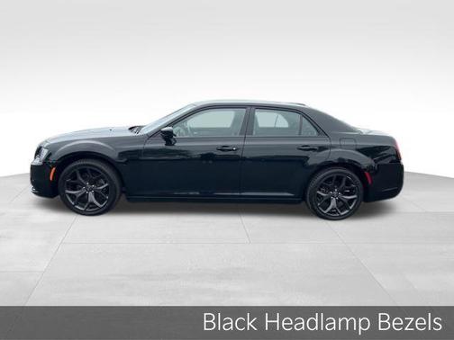 2022 Chrysler 300 Touring