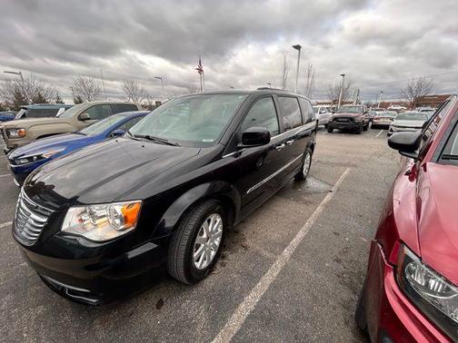 2016 Chrysler Town & Country Touring