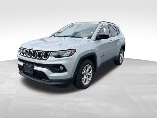 Silver Zynith Metallic Clearcoat 2024 Jeep Compass Latitude