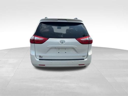 2017 Toyota Sienna XLE Premium
