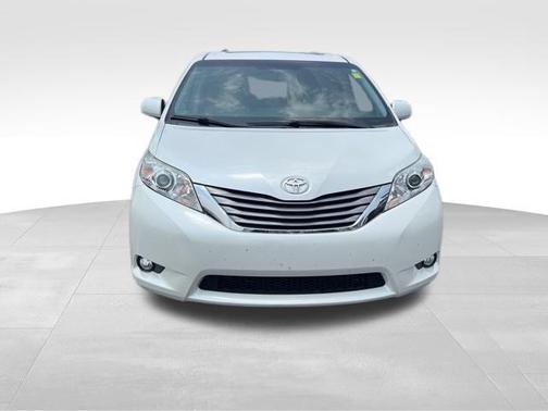 2017 Toyota Sienna XLE Premium