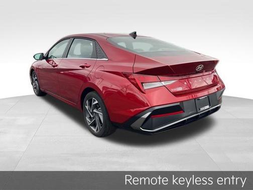 2025 Hyundai ELANTRA SEL