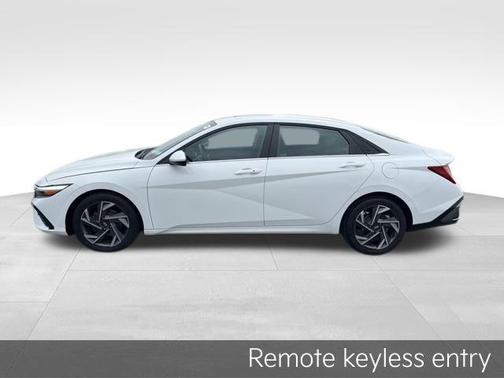 2025 Hyundai ELANTRA SEL