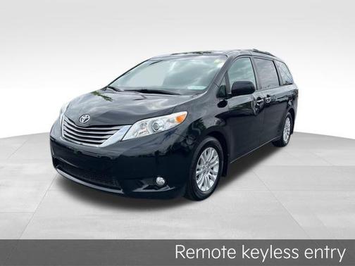 2017 Toyota Sienna XLE