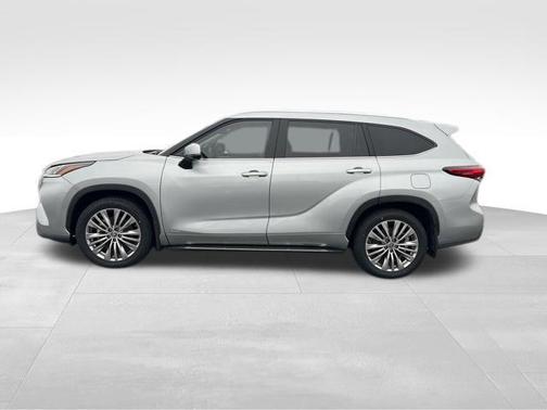 2023 Toyota Highlander Hybrid Platinum