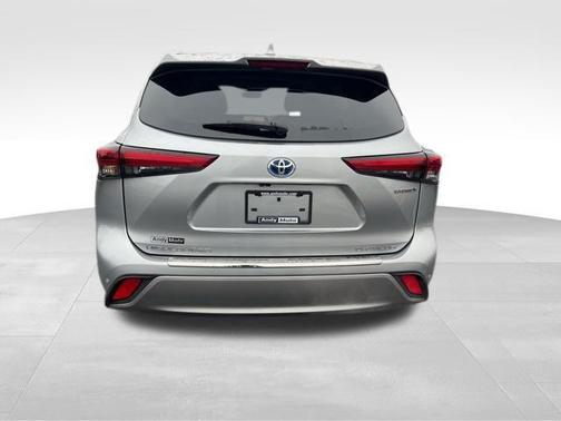 2023 Toyota Highlander Hybrid Platinum