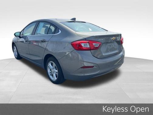 Pepperdust Metallic 2017 Chevrolet Cruze LT