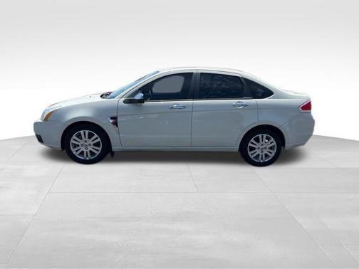 White 2009 Ford Focus SEL