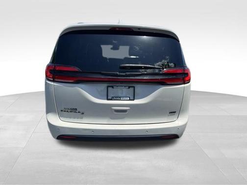 White Pearl 2021 Chrysler Pacifica Touring L