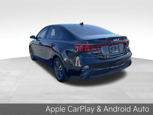 Aurora Black Pearl 2024 Kia Forte LXS