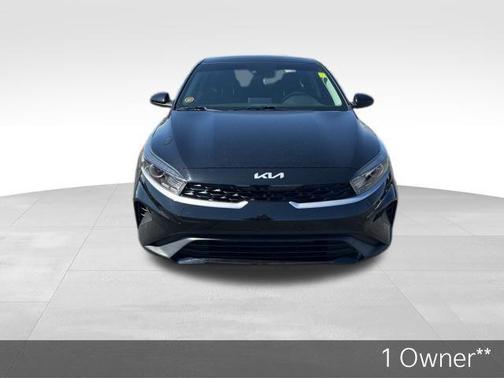 Aurora Black Pearl 2024 Kia Forte LXS