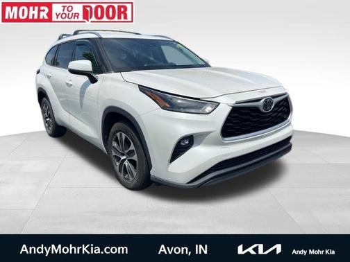 White 2021 Toyota Highlander XLE